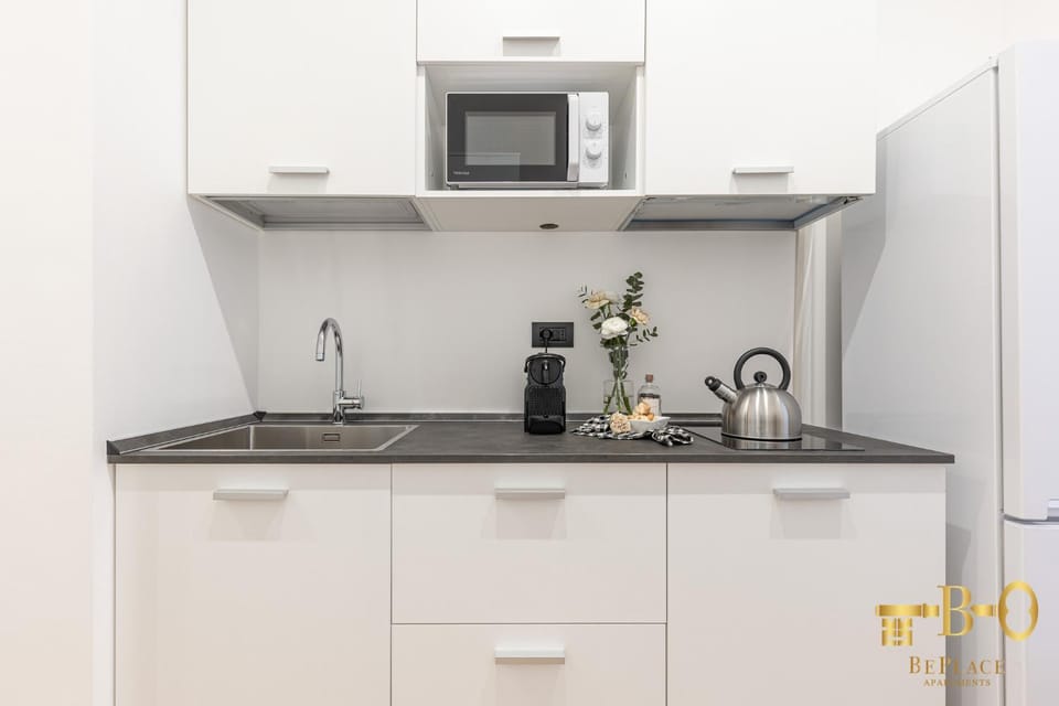 Coffee/tea facilities, Kitchen or kitchenette, minibar, stove
