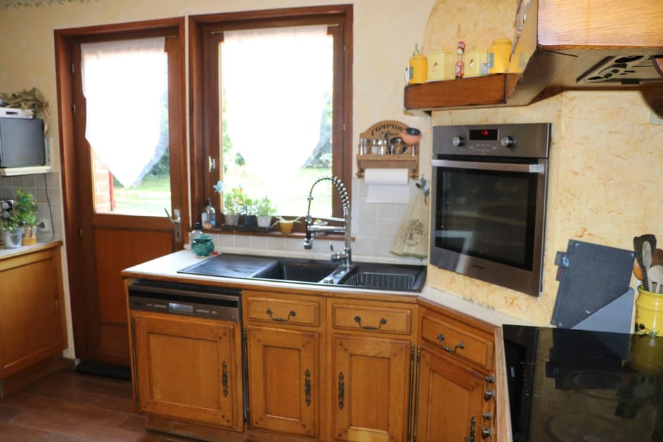 Kitchen or kitchenette, Communal kitchen