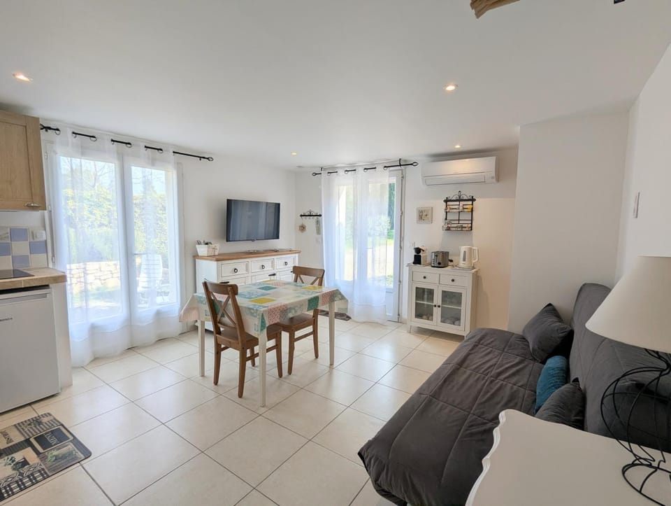 Gîte La Clef du Sud - Cosy 4 pers, parking gratuit, EuroVelo 8 House in Salernes