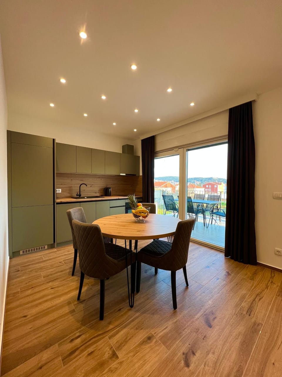 Kitchen or kitchenette, Seating area, Dining area