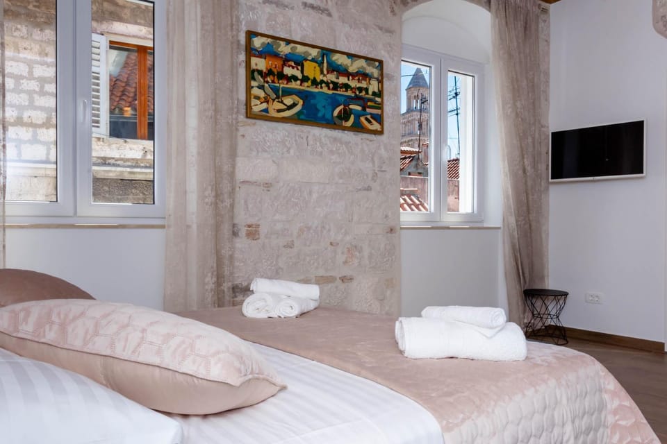 Bed, Bedroom, Landmark view