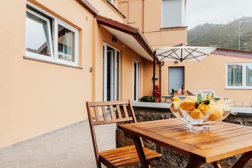 Property building, Patio, Balcony/Terrace, Balcony/Terrace