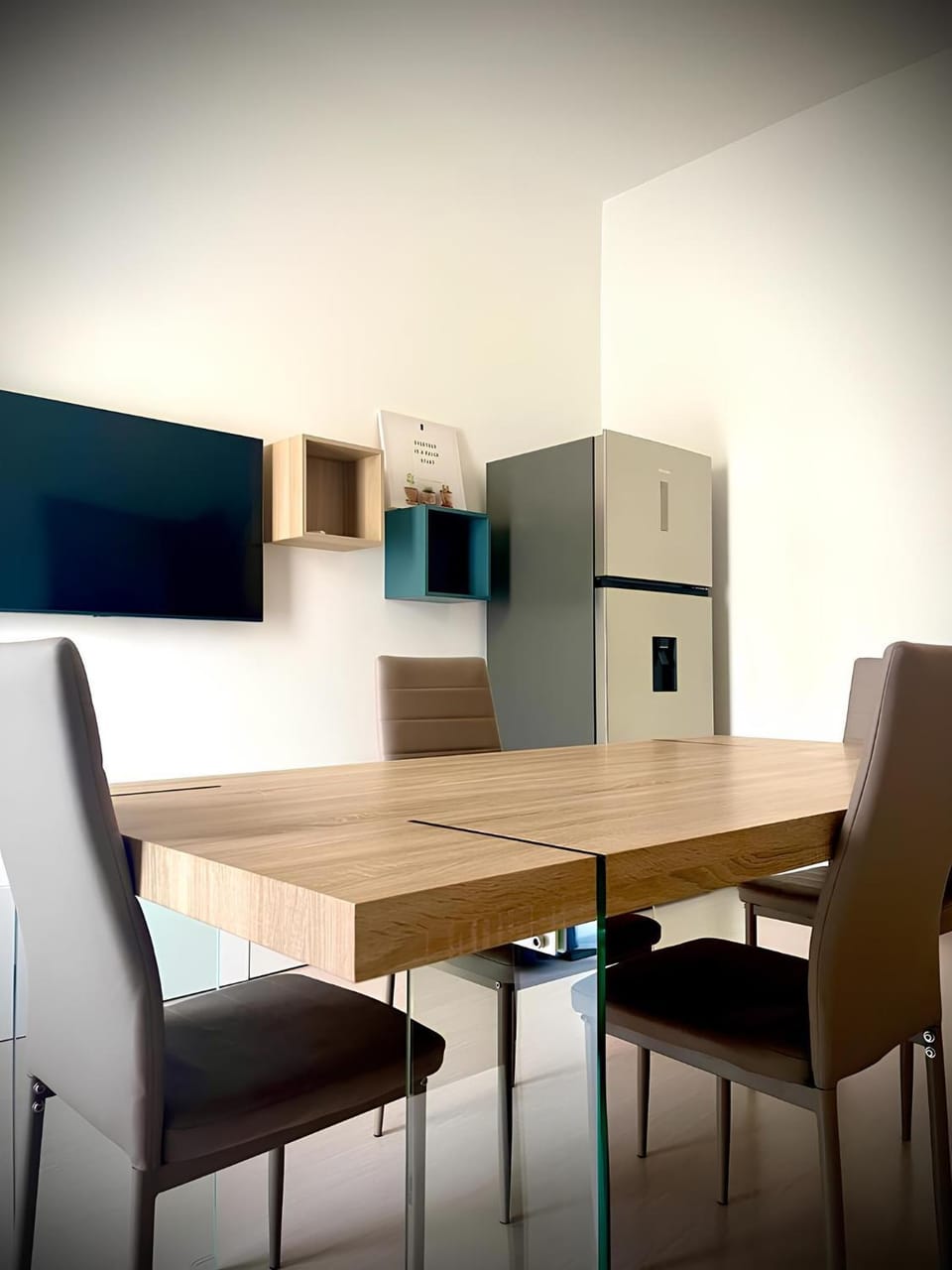 Dining area, kitchen