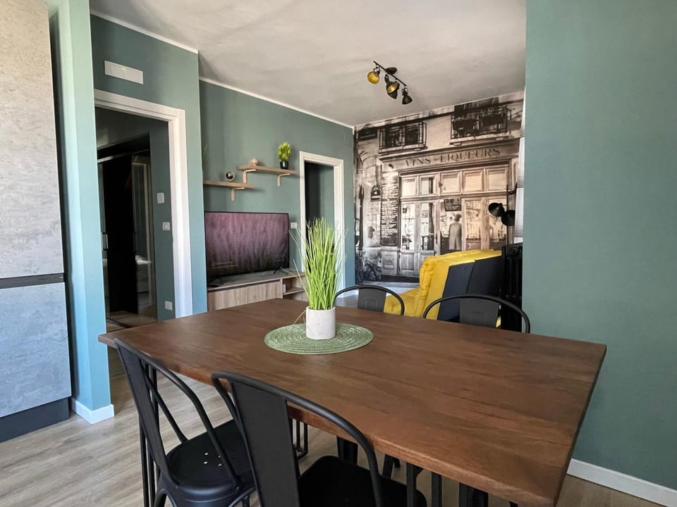 TV and multimedia, Living room, Dining area