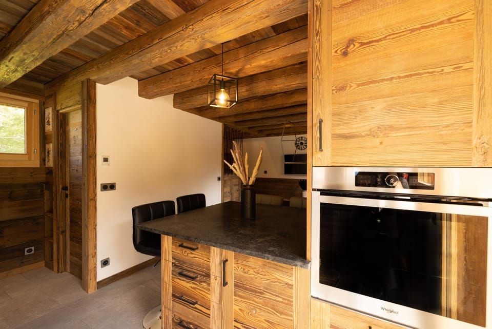 Kitchen or kitchenette, Living room