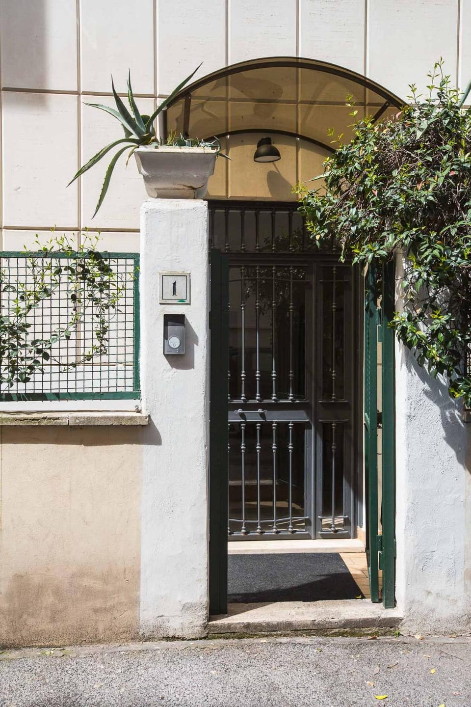 Property building, Facade/entrance
