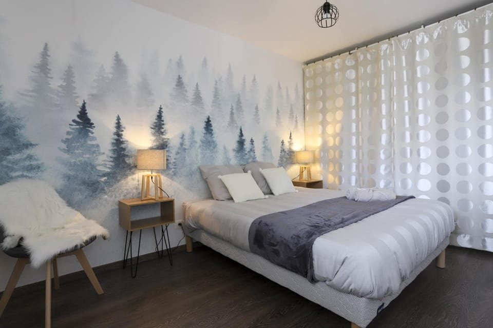 Bed, Photo of the whole room