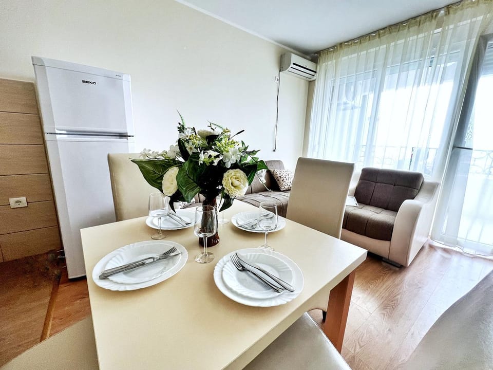 Dining area, air conditioner