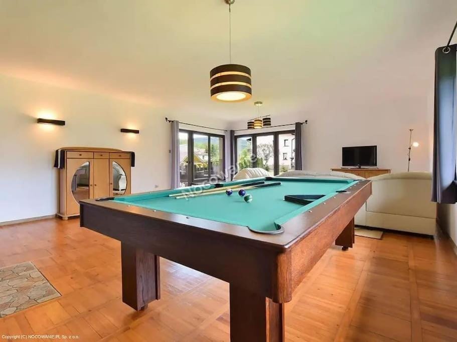 Billiard, Living room
