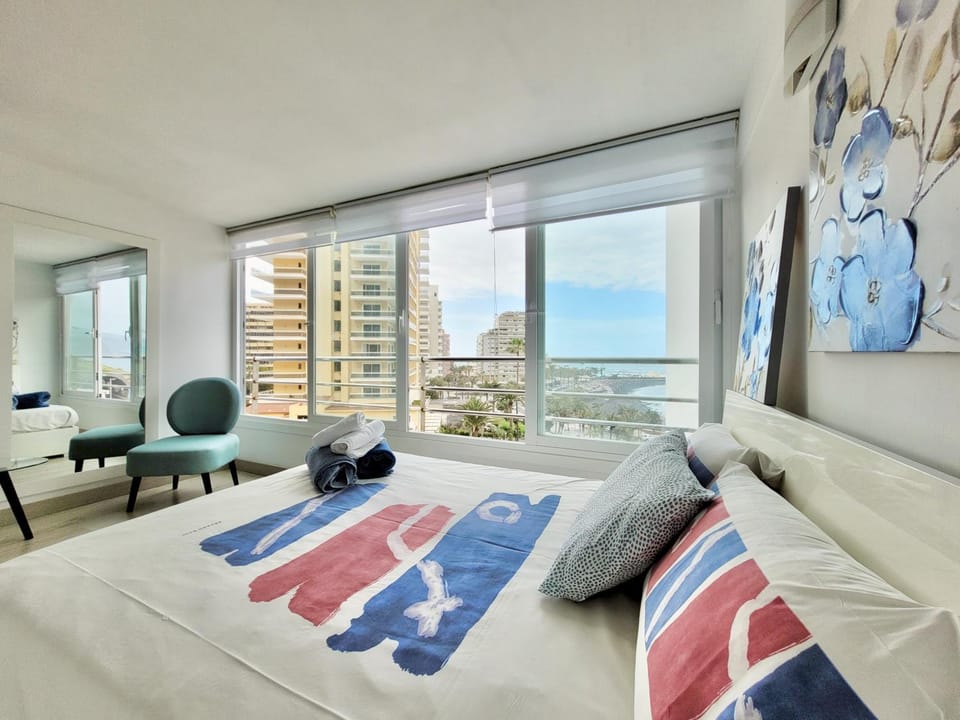 Bed, View (from property/room), Bedroom, City view, Landmark view, Pool view, Sea view