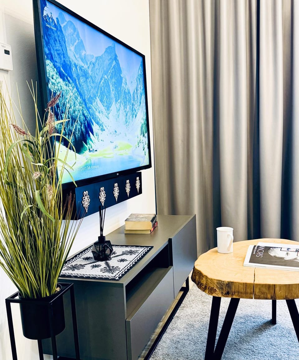 Communal lounge/ TV room, TV and multimedia, Evening entertainment