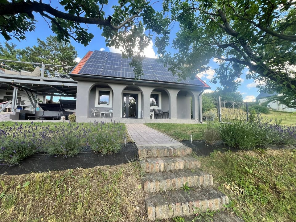 Völgyhíd Village Balaton House in Hungary