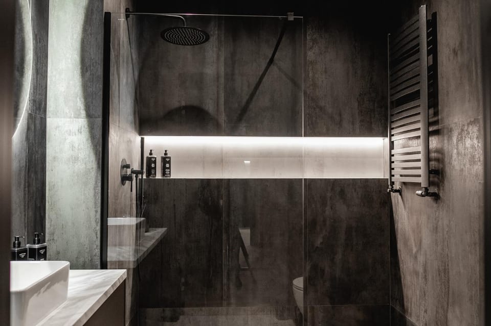 Toilet, Bathroom, heating, internet, towels