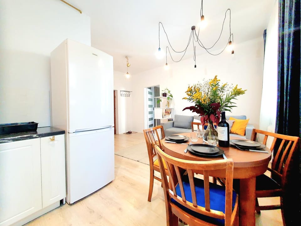 Dining area, kitchen