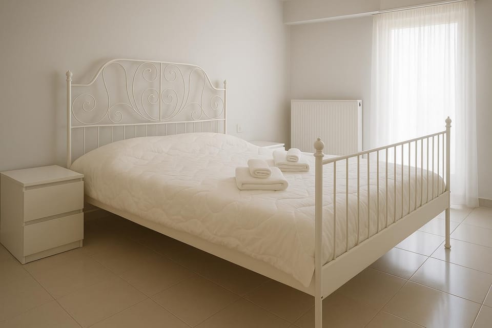 Bed, Bedroom, towels