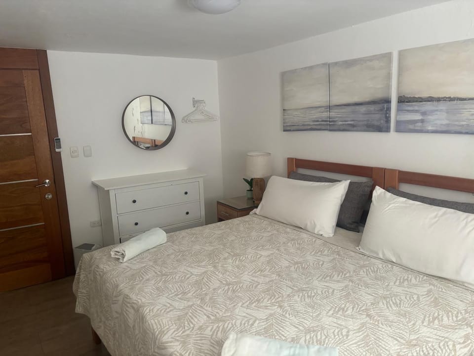 Bed, Photo of the whole room, Bedroom, air conditioner