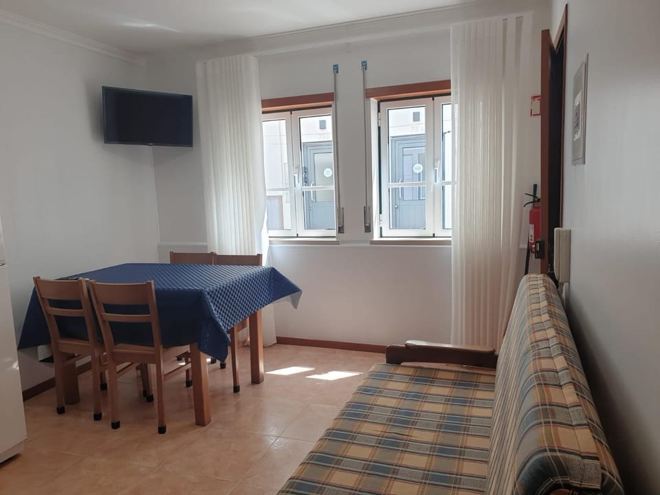 Communal lounge/ TV room, TV and multimedia, Living room, Dining area