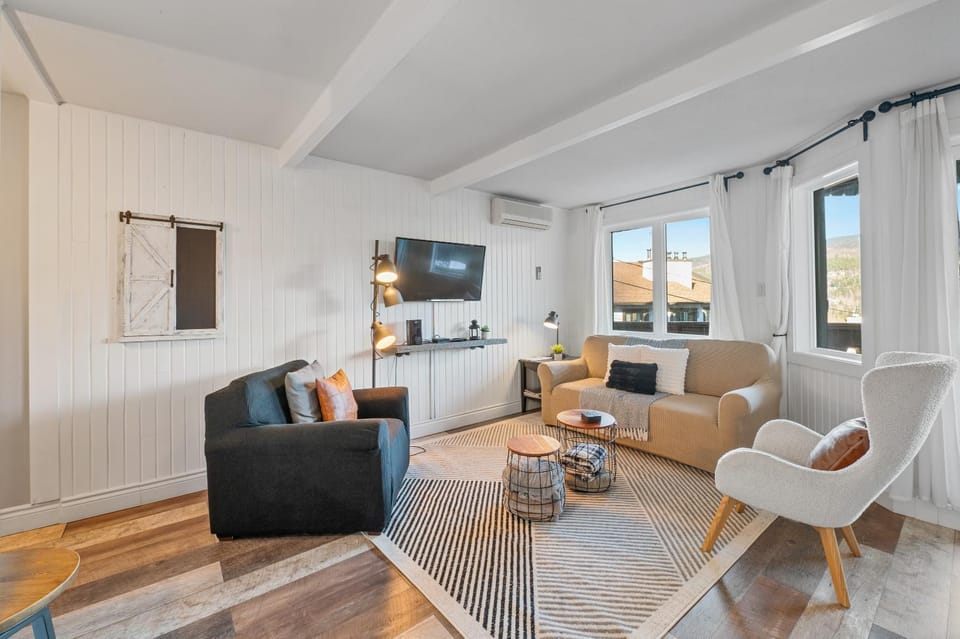 Amazing Lakemountain View 5min To Tremblant 491 House in Mont-Tremblant
