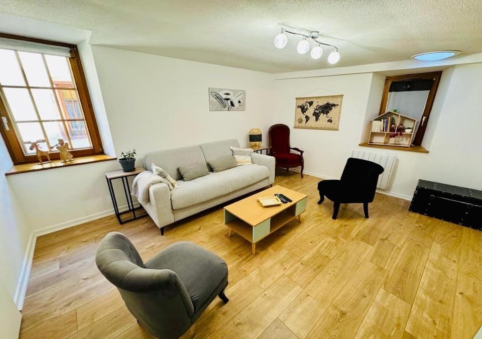 Bed, Living room, Seating area