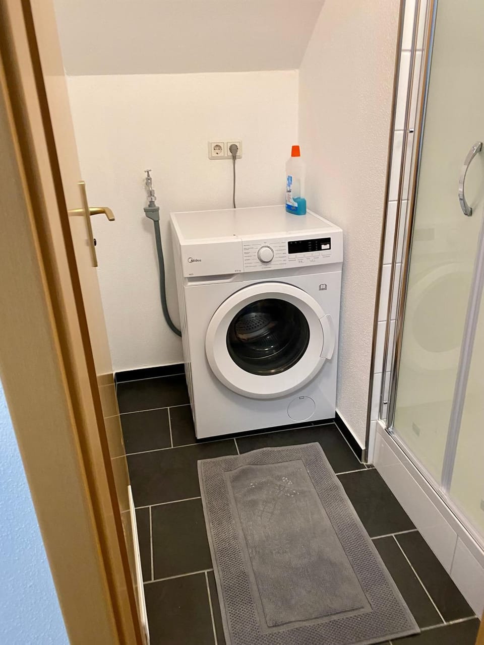 Shower, washing machine