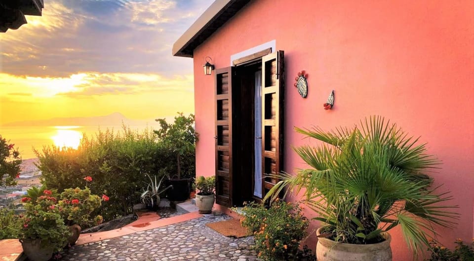 Restaurant/places to eat, City view, Sea view