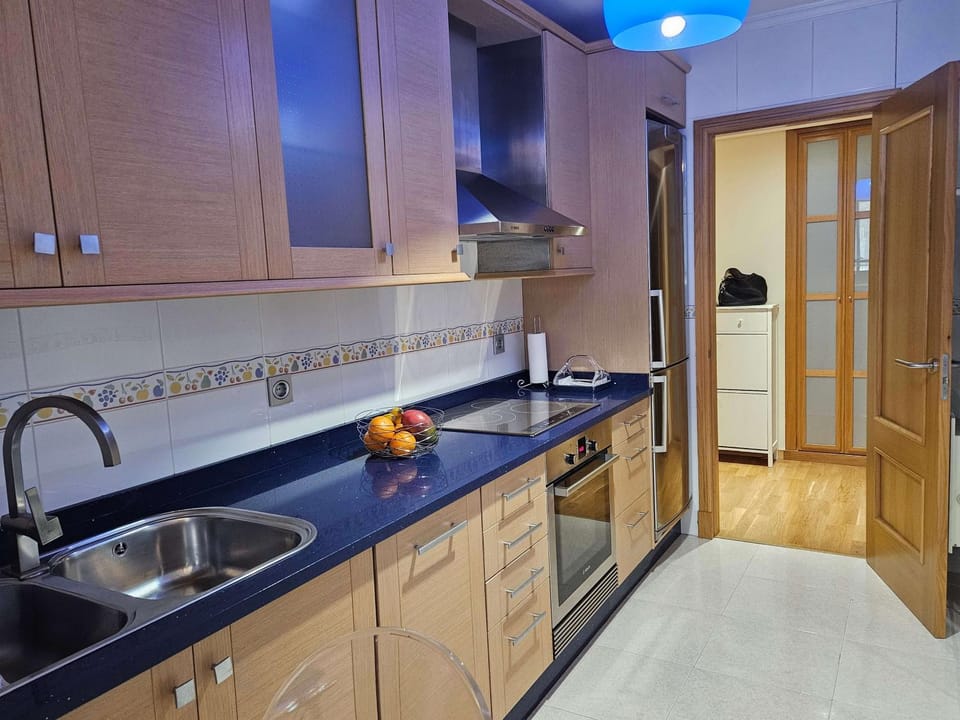 Kitchen or kitchenette, dishwasher, stove