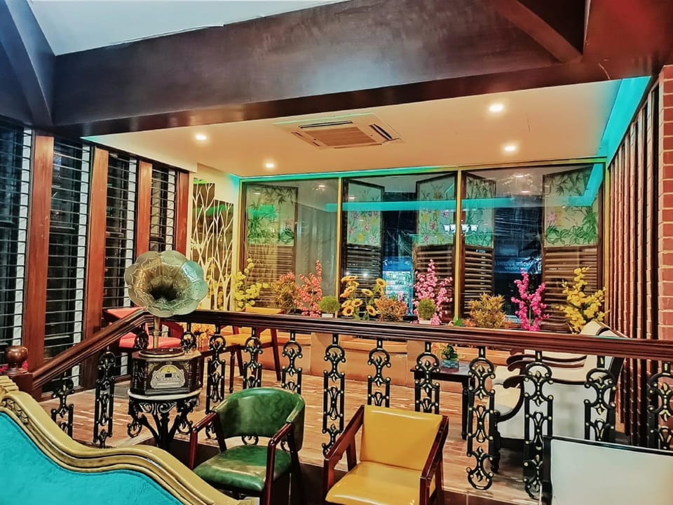 Seating area, Entertainment