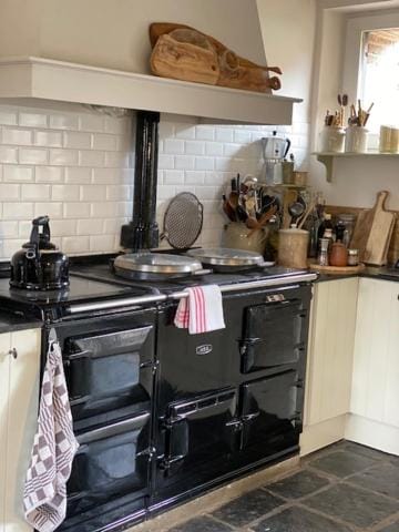 Dining area, dishwasher, stove