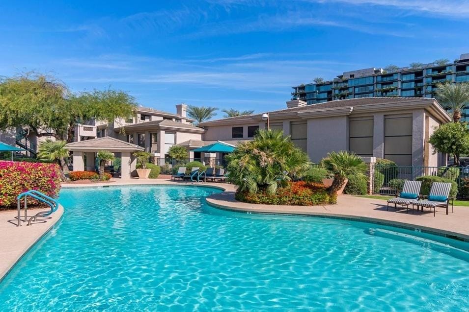 Pure Suites Furnished Two Bed Apts Pool Gym Scottsdale Quarter Kierland Commons Apartment in Kierland