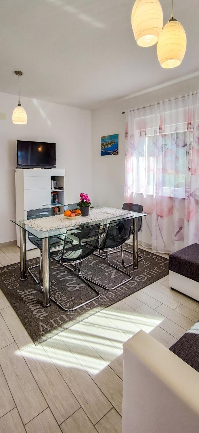 Living room, Seating area, Dining area