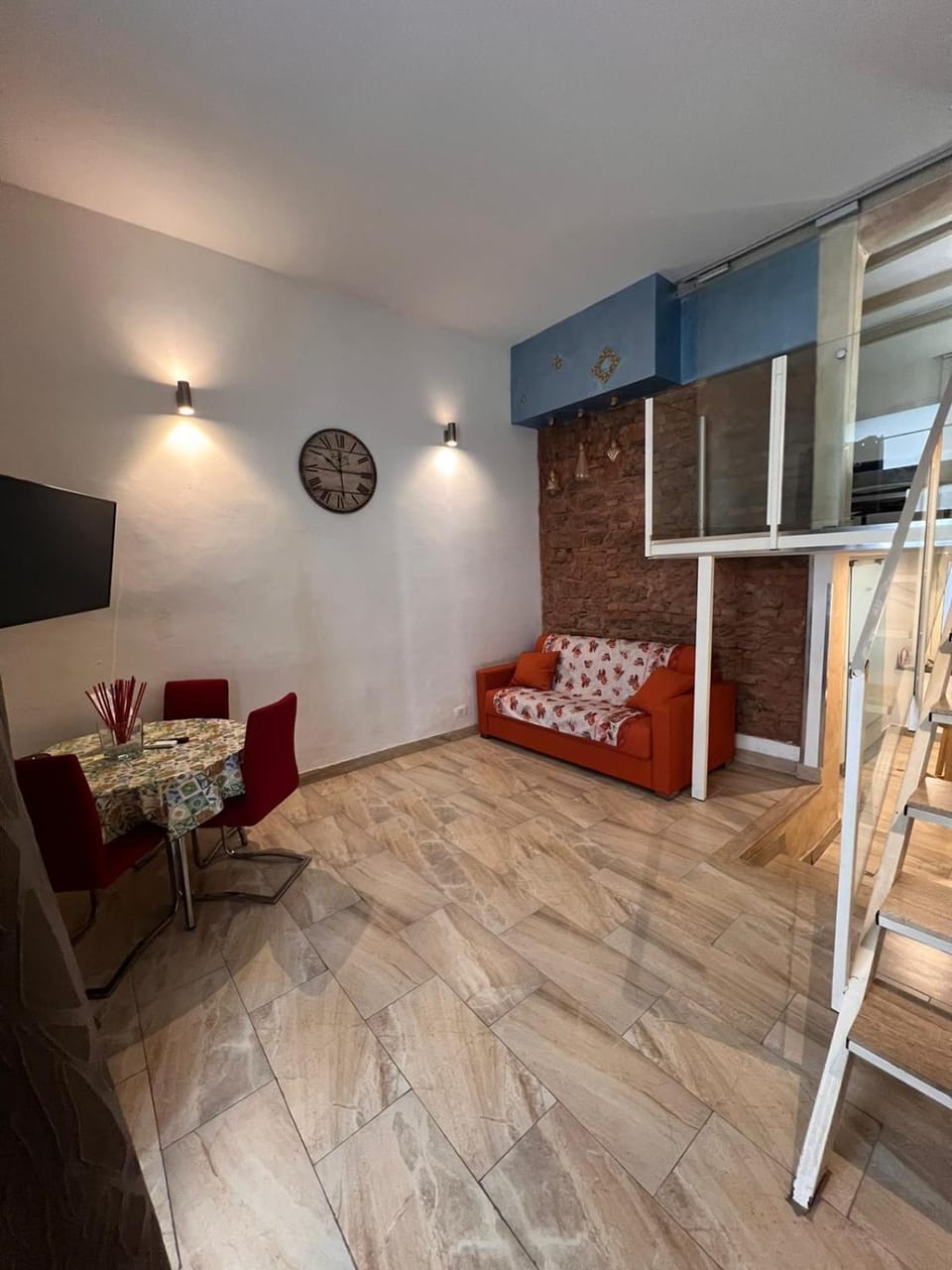 Living room, Photo of the whole room, Seating area