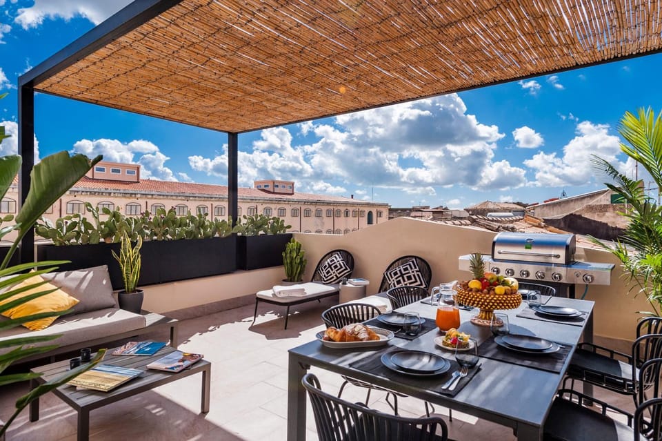 Balcony/Terrace, Seating area, Dining area, Dinner