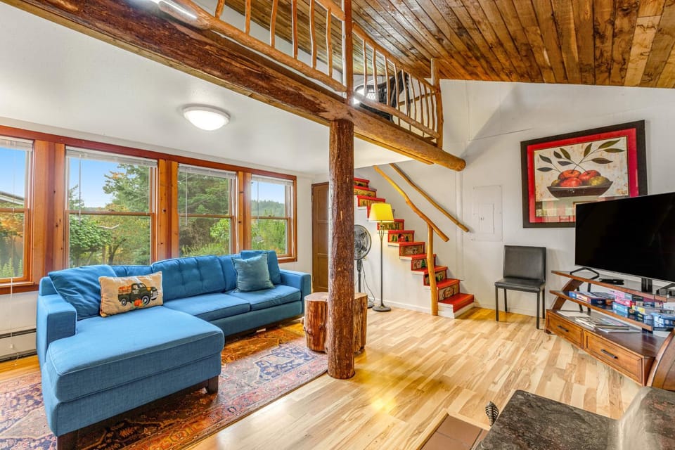 Seabeck Cottage on Hood Canal House in Hood Canal