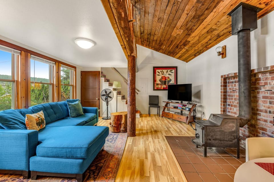 Seabeck Cottage on Hood Canal House in Hood Canal