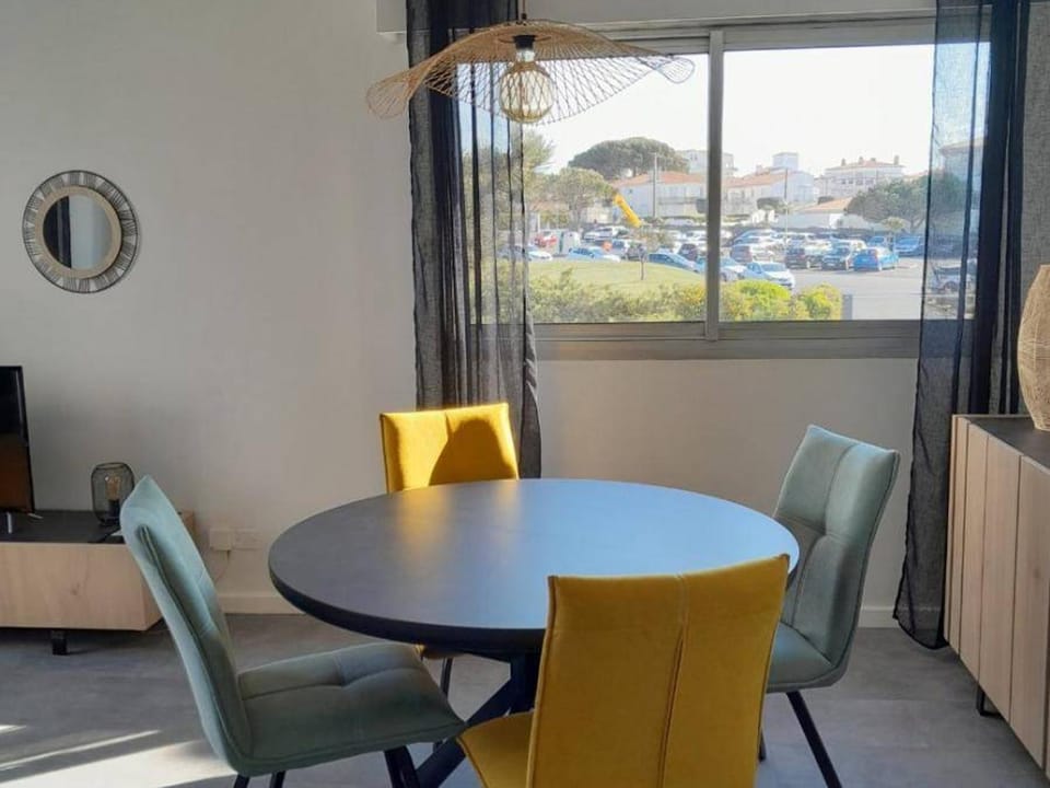 Appartement neuf lumineux avec balcon, Wi-Fi, au pied de la plage du Chay, Royan - FR-1-494-126 Apartment in Royan