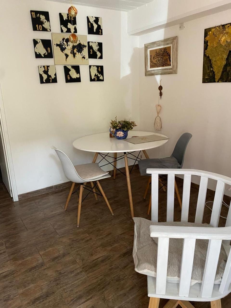 Living room, Decorative detail, Seating area, Dining area