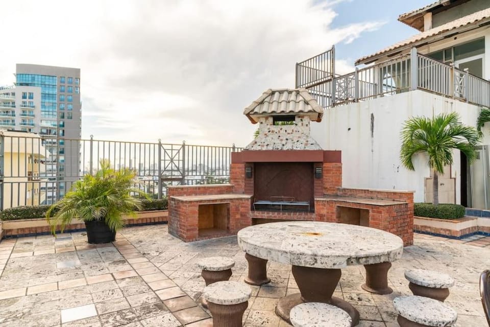 Luxurious 2BDR condo located in Prestigious Tower. Apartment in Santo Domingo