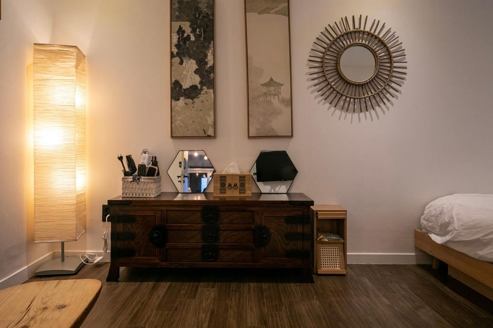 Photo of the whole room, hair dresser