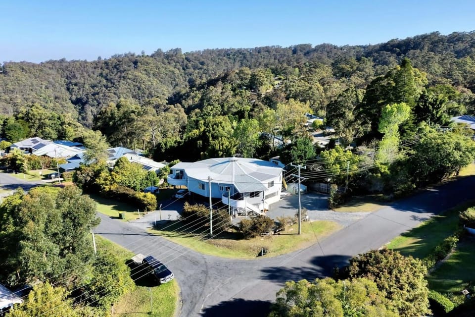 Hinterland Grandeur Retreat Tamborine Mountain House in Tamborine Mountain