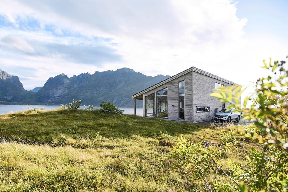 Property building, Day, Lake view, Mountain view, Parking