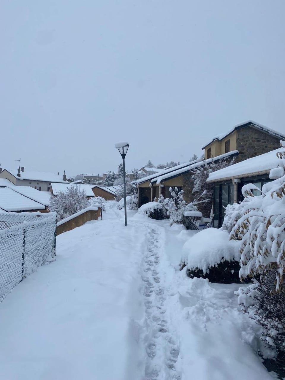 LES FONTANILLES odeillo chalet 60 WIFI & PARKING gratuit exposé plein sud & plein pied , draps & serviettes de toilettes non inclus, sabanas y toallas no incluidos Chalet in Bolquère