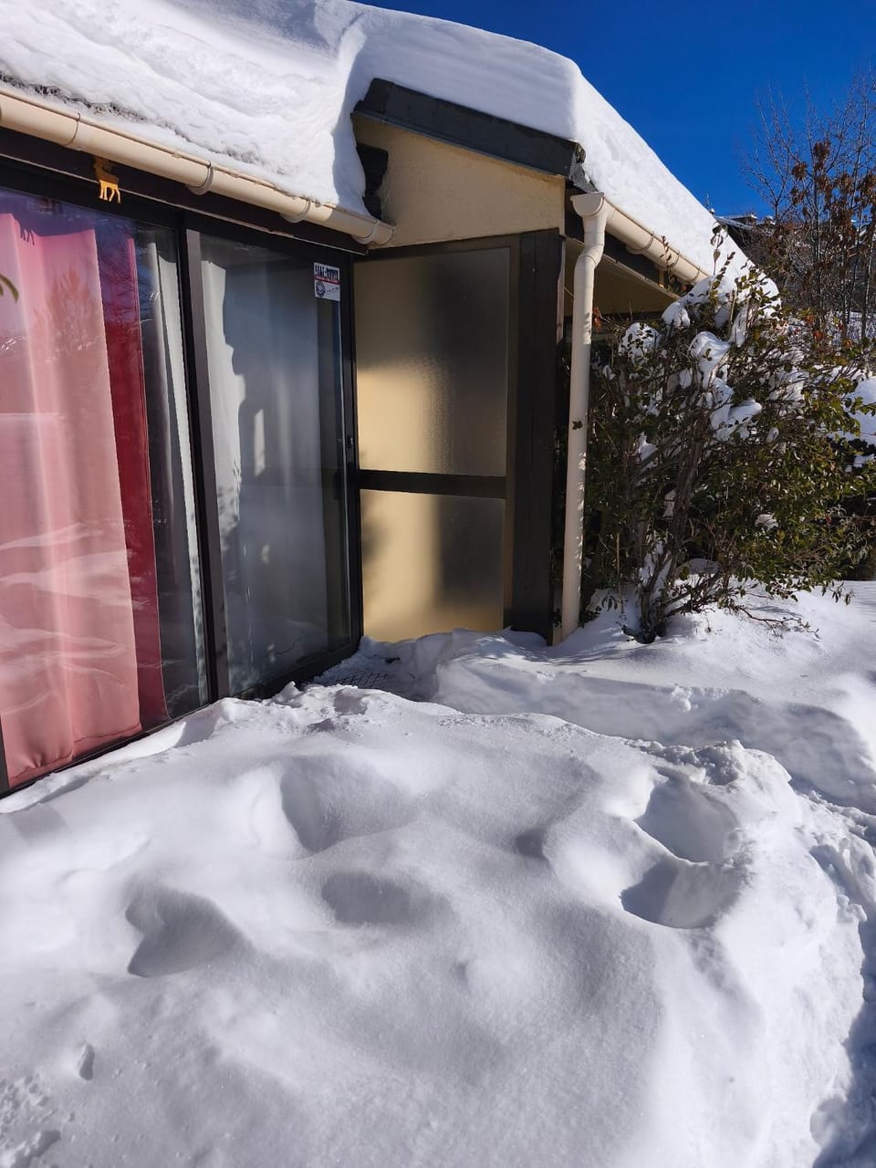LES FONTANILLES odeillo chalet 60 WIFI & PARKING gratuit exposé plein sud & plein pied , draps & serviettes de toilettes non inclus, sabanas y toallas no incluidos Chalet in Bolquère