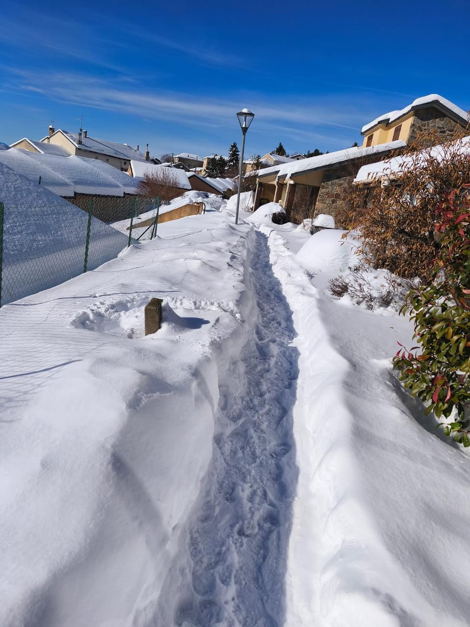 LES FONTANILLES odeillo chalet 60 WIFI & PARKING gratuit exposé plein sud & plein pied , draps & serviettes de toilettes non inclus, sabanas y toallas no incluidos Chalet in Bolquère