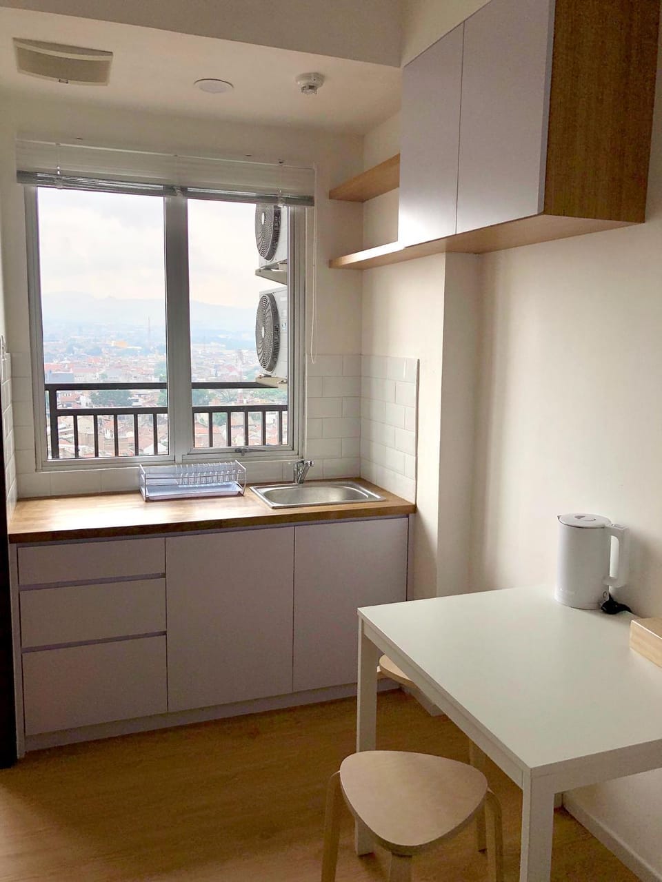Kitchen or kitchenette, kitchen