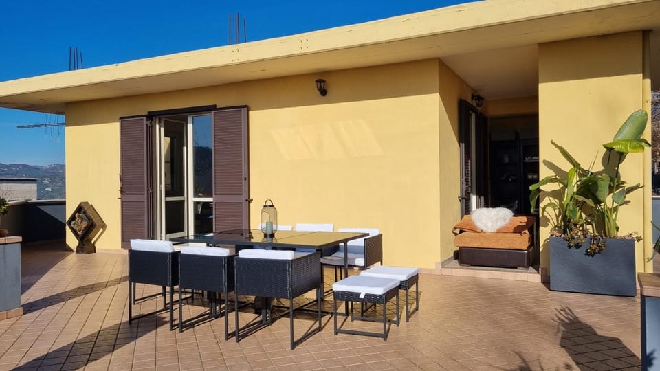 View (from property/room), Balcony/Terrace, Dining area