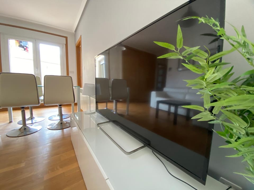 Apartamento a 5 min caminando de la Playa Sta. Cristina, Oleiros (Terraza, Parkin, ) Apartment in Galicia