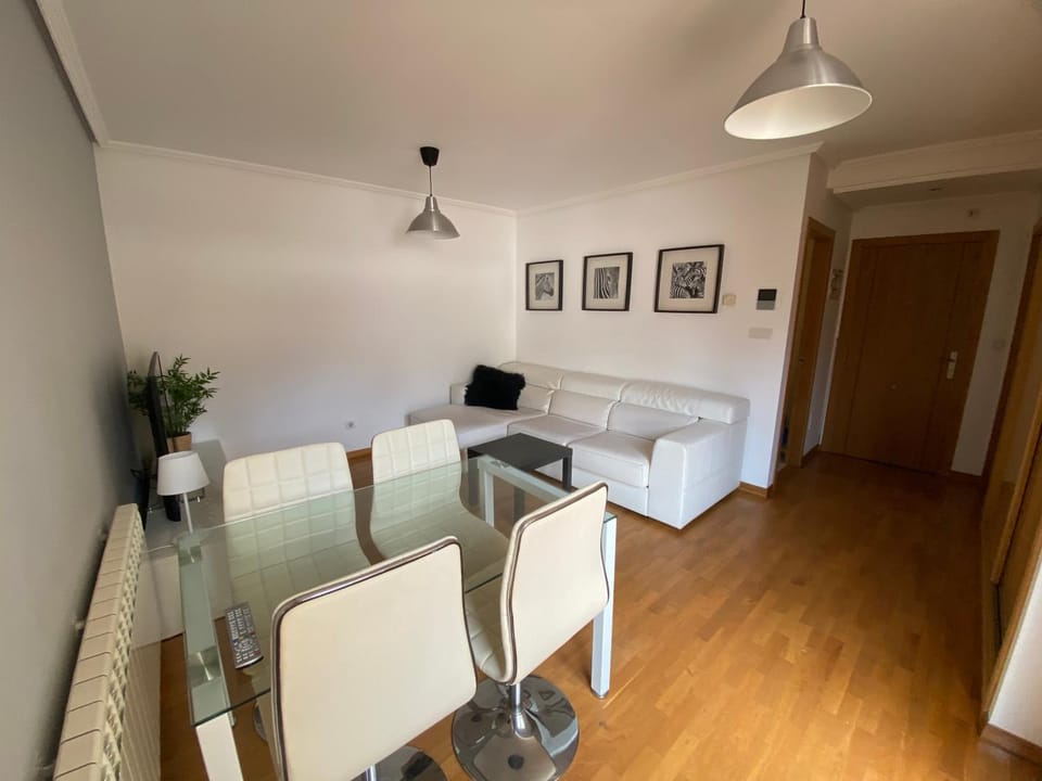 Apartamento a 5 min caminando de la Playa Sta. Cristina, Oleiros (Terraza, Parkin, ) Apartment in Galicia