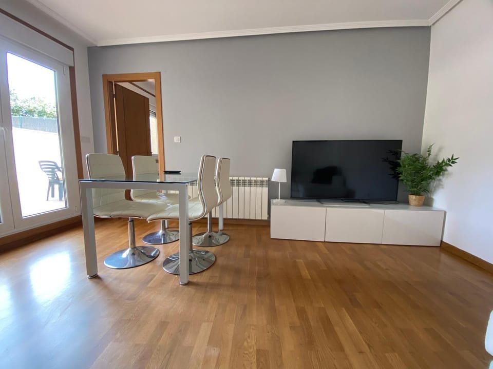 Apartamento a 5 min caminando de la Playa Sta. Cristina, Oleiros (Terraza, Parkin, ) Apartment in Galicia