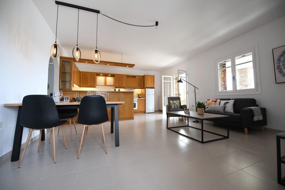 Living room, Seating area, Dining area, kitchen