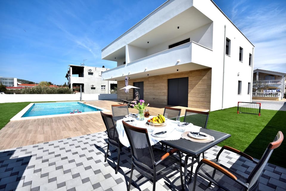 Property building, Patio, Swimming pool